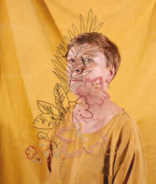 Vidal & Groth aus der Serie „Stiche“: „Elisabeth“, 2015, C-Print auf Papier Stickgarn, 33 x 42 cm Vidal & Groth aus der Serie „Stiche“: „Elisabeth“, 2015, C-Print auf Papier Stickgarn, 33 x 42 cm